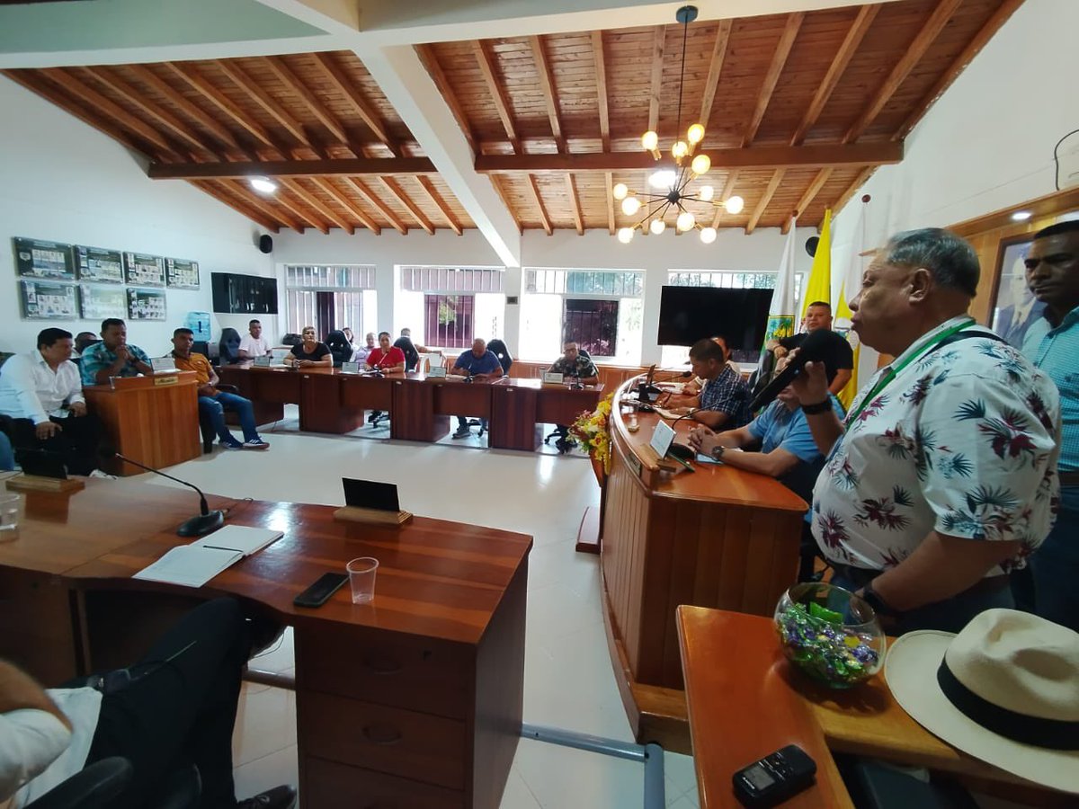 GciaMunicipios's tweet photo. ¡Apoyamos el progreso de los territorios! ⛰️👏

Con todo el compromiso acudimos a la reunión de la junta de la provincia Agrominera del Nordeste. Aportamos opiniones y escuchamos atentamente los aportes de los alcaldes. #PorAntioquiaFirme 🤍💚 https://t.co/EUrU0FboWc