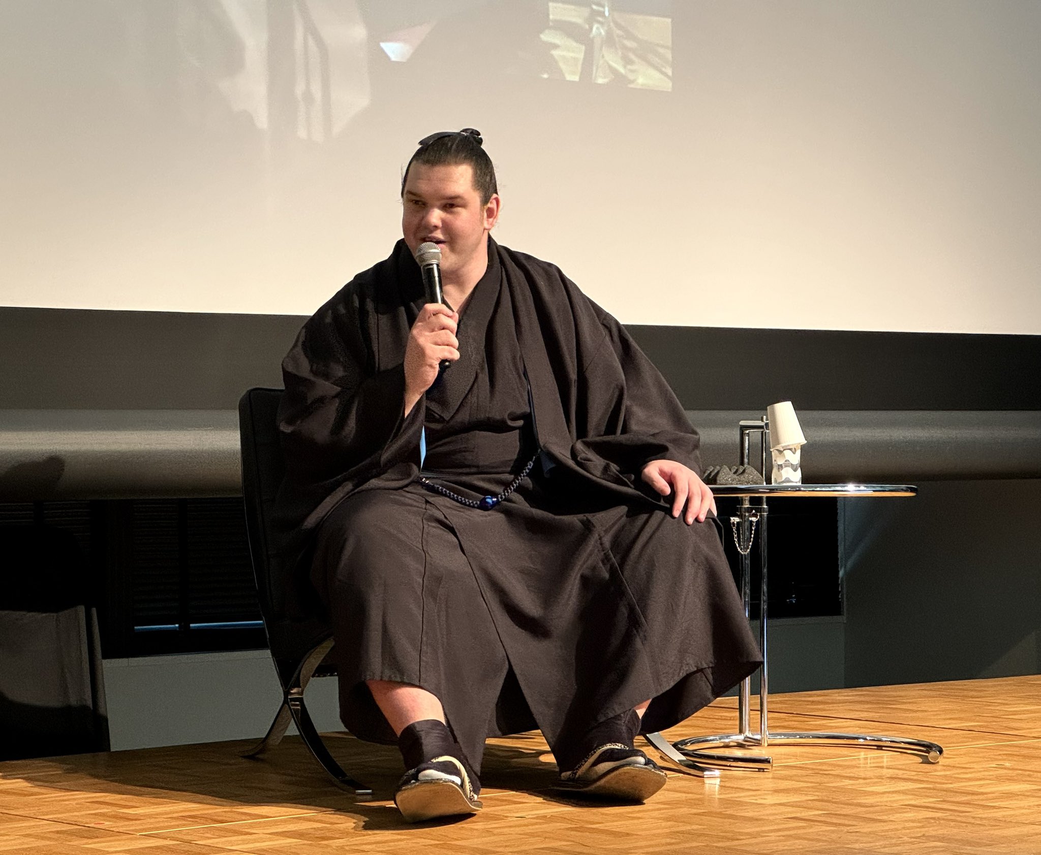 オレンジ　白　力士　相撲　チューリップ　浴衣　反物 大相撲 朝乃山 浴衣反物（: 力士に 朝乃山浴衣反物富山県花