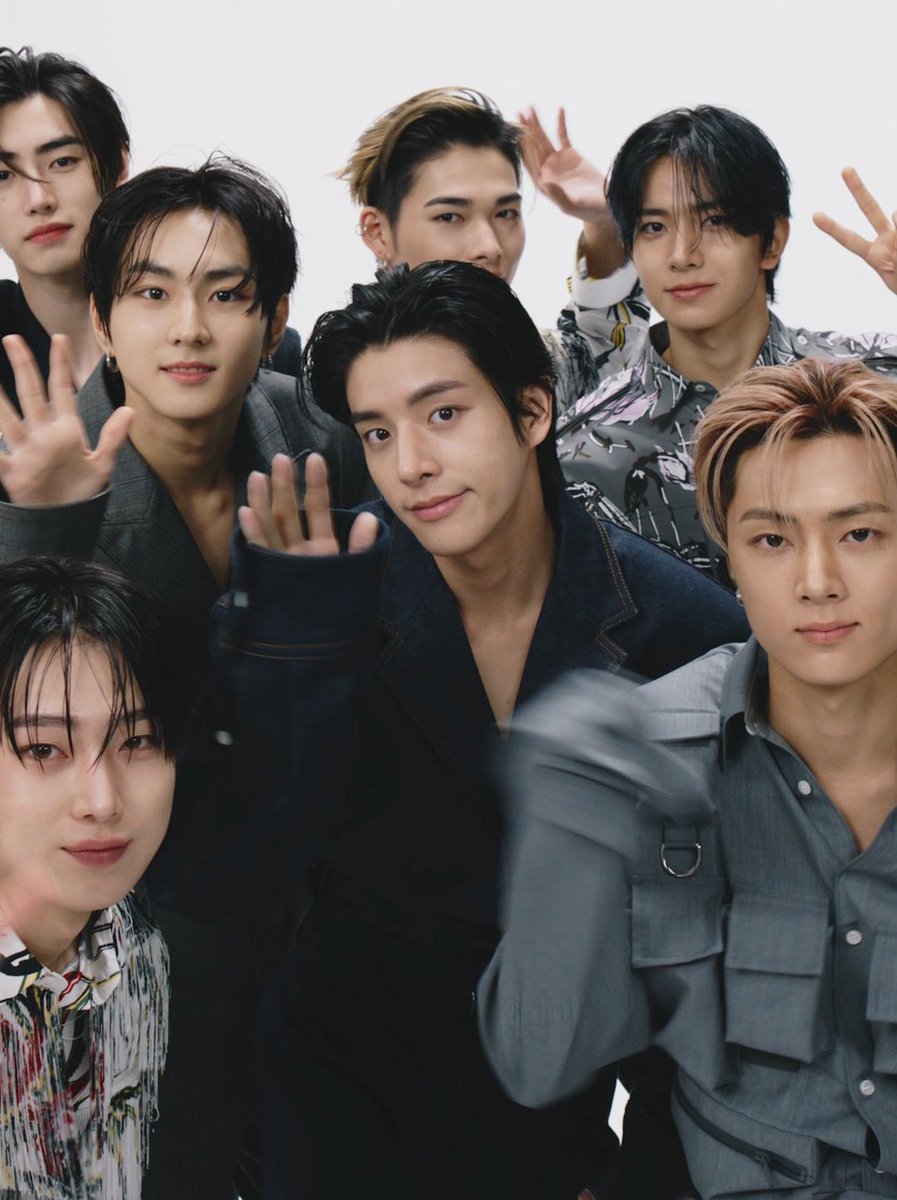 EN7ernally's tweet photo. pretty boys 🖤 https://t.co/938k2eOKhZ