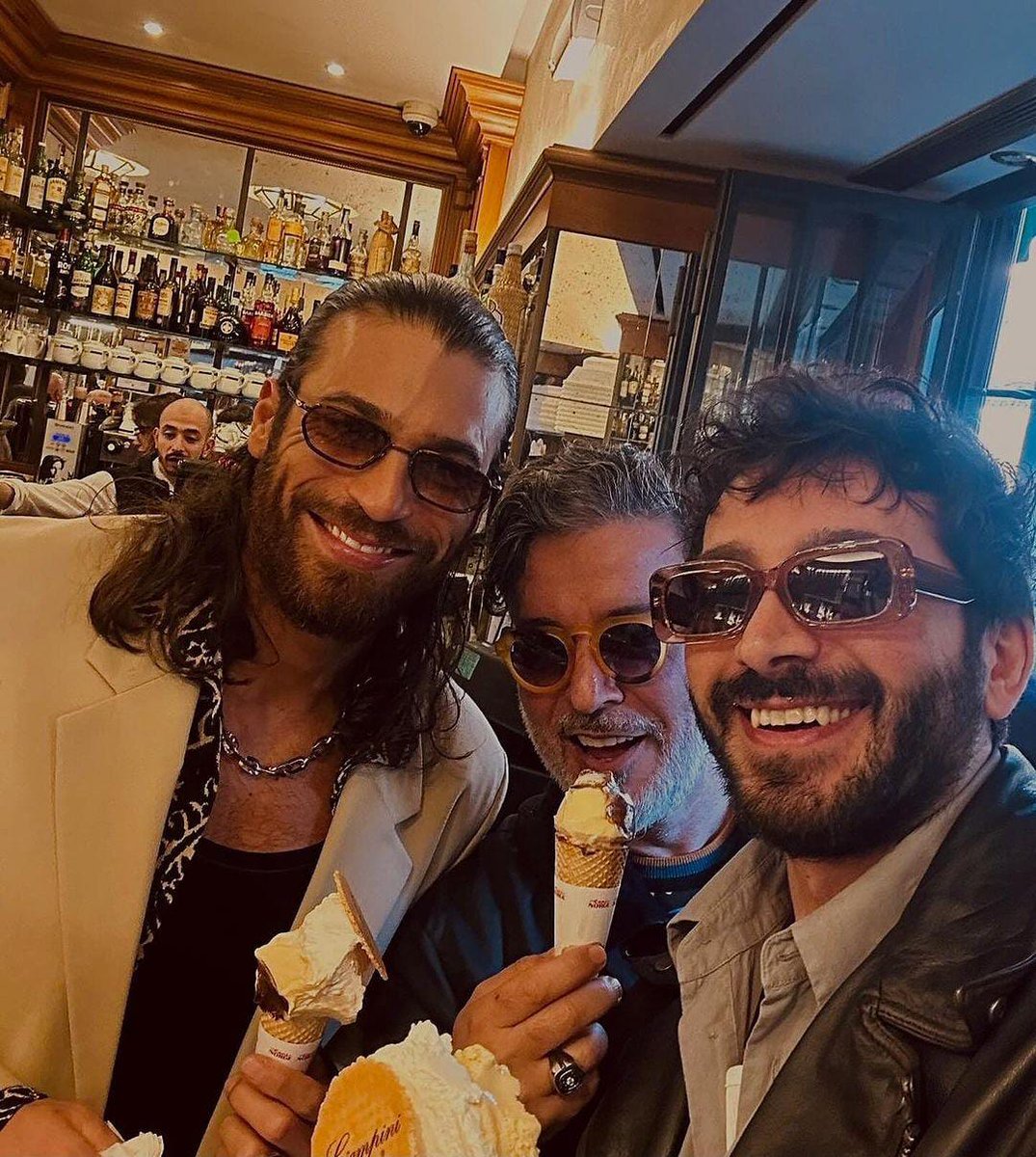 Buenos días de Lunes a toda la gente bonita de ❤️
Quedémonos con la gente que nos sonríe, que nos saca una sonrisa en los días grises.
Alejemos a la gente que te genera malestar y mal rollo.
Por una semana de sonrisas y buen rollo

#CanYaman
#AmorGeneraAmor
#LoMejorEstaPorLlegar