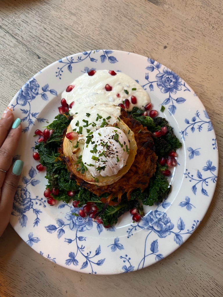 What’s a better way to start the week than having this Sweet Potato Rosti 😍 Tell us about your fave EB dish ✨