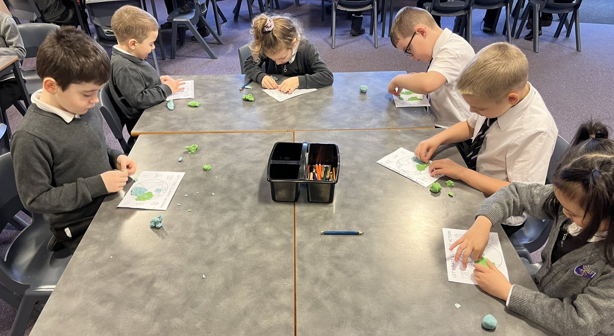 SJA_RRS's tweet photo. We have signed up to participate in UNICEF UK’s annual OutRight Campaign – which focuses on empowering young people to learn how climate change threatens children’s rights. P1 and P2 pupils created a lovely craft which highlights different ways to take part in climate action! 🌍 https://t.co/uvUbljH0ge