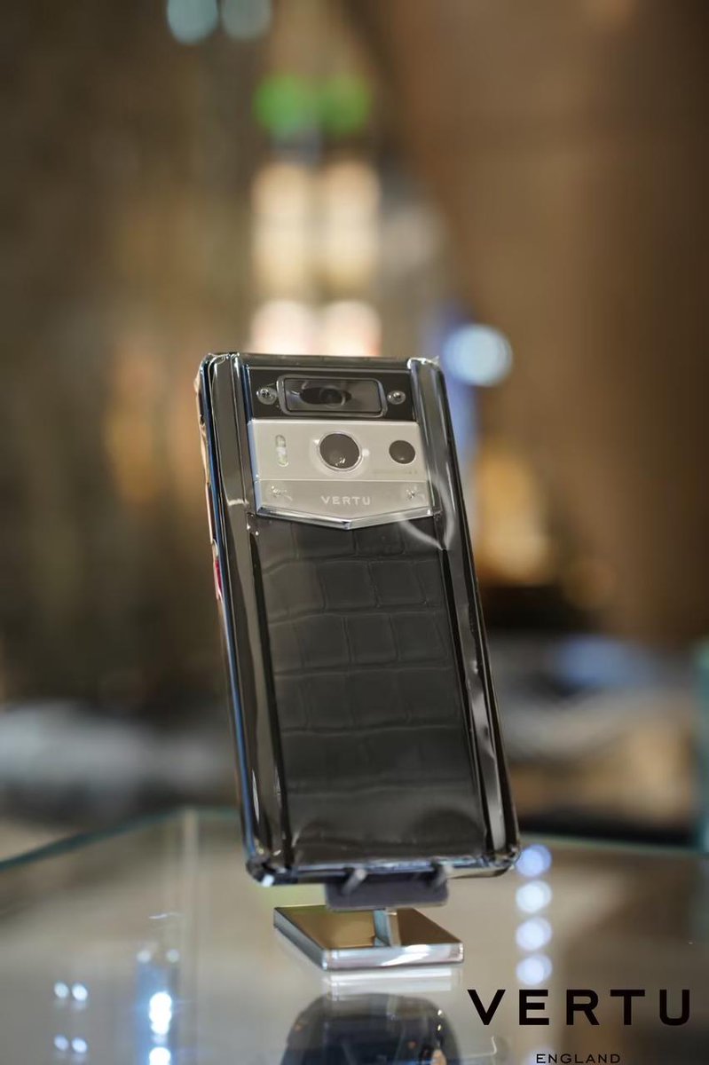 VertuEngland's tweet photo. METAVERTU 2 – Setting new standards of luxury and technology! 🚀
Because your tech should be as stylish as you are. 🌟📲
#TechMeetsElegance #METAVERTU 2 #aiphone #Luxury #VERTU #Craftsmanship
Discover more at:
https://t.co/hnCvL9udTY https://t.co/5YYdnt1Om0