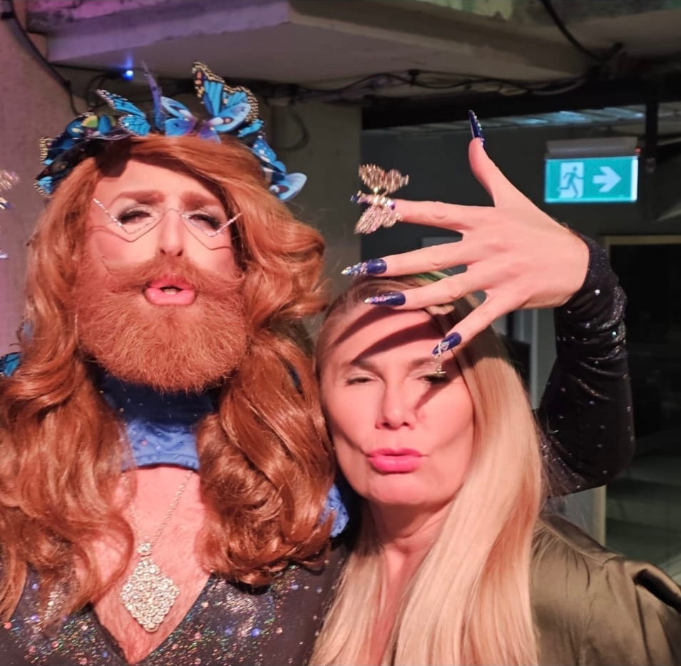 Sooooo proud of my Freedom fighter / advocate friend and all round Goddess with Boss Engergy!! <a href="/ForAdelaide/">Jodie 🌎</a>  <a href="/stella_assange/">Stella Assange</a> <a href="/richmedhurst/">Richard Medhurst</a> #FreeAssangeNOW