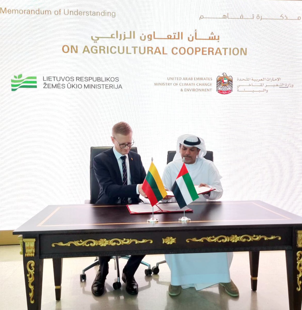 LTinUAE's tweet photo. Today, 🇱🇹Vice-Minister of Agriculture Vytenis Tomkus met with H.E. Mohammed Saeed Al Nuaimi, @MoCCaEUAE Undersecretary, and signed MoU to deepen collaboration and expand investment in food and agriculture sectors between #Lithuania🇱🇹 and the #UAE🇦🇪. https://t.co/vzwtX8TbJx