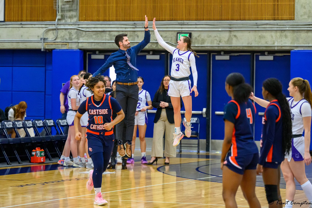 KentCompton's tweet photo. @CoachJefree vs Julie Benthin vertical jumping challenge. Julie wins round one! @LakeWaGBB #athlete https://t.co/XXLLZwruZH