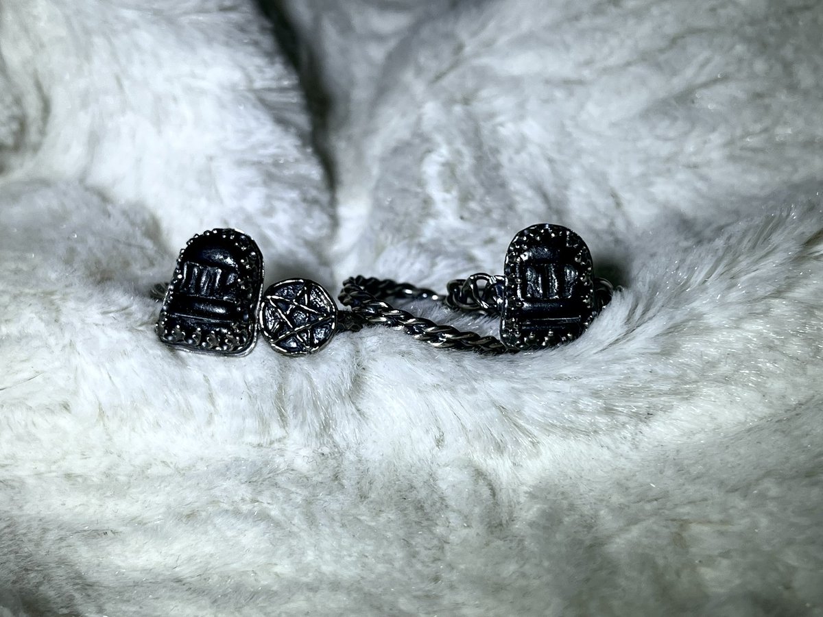 MeadowstoneRVA's tweet photo. Tried out some new ring band techniques and made some tombstone rings today. 🪦💜 https://t.co/k1OUZPO9j0