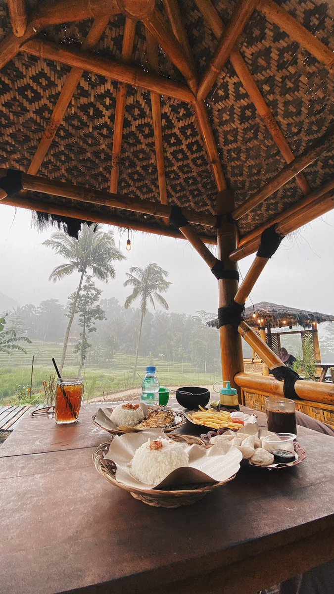 wcelafa's tweet image. Karna banyak yang tanya dimana, aku bahas disini ya. Siapa tau bisa jadi tujuan healing kalian.

Salah satu destinasi wisata di kabupaten Kendal

A thread