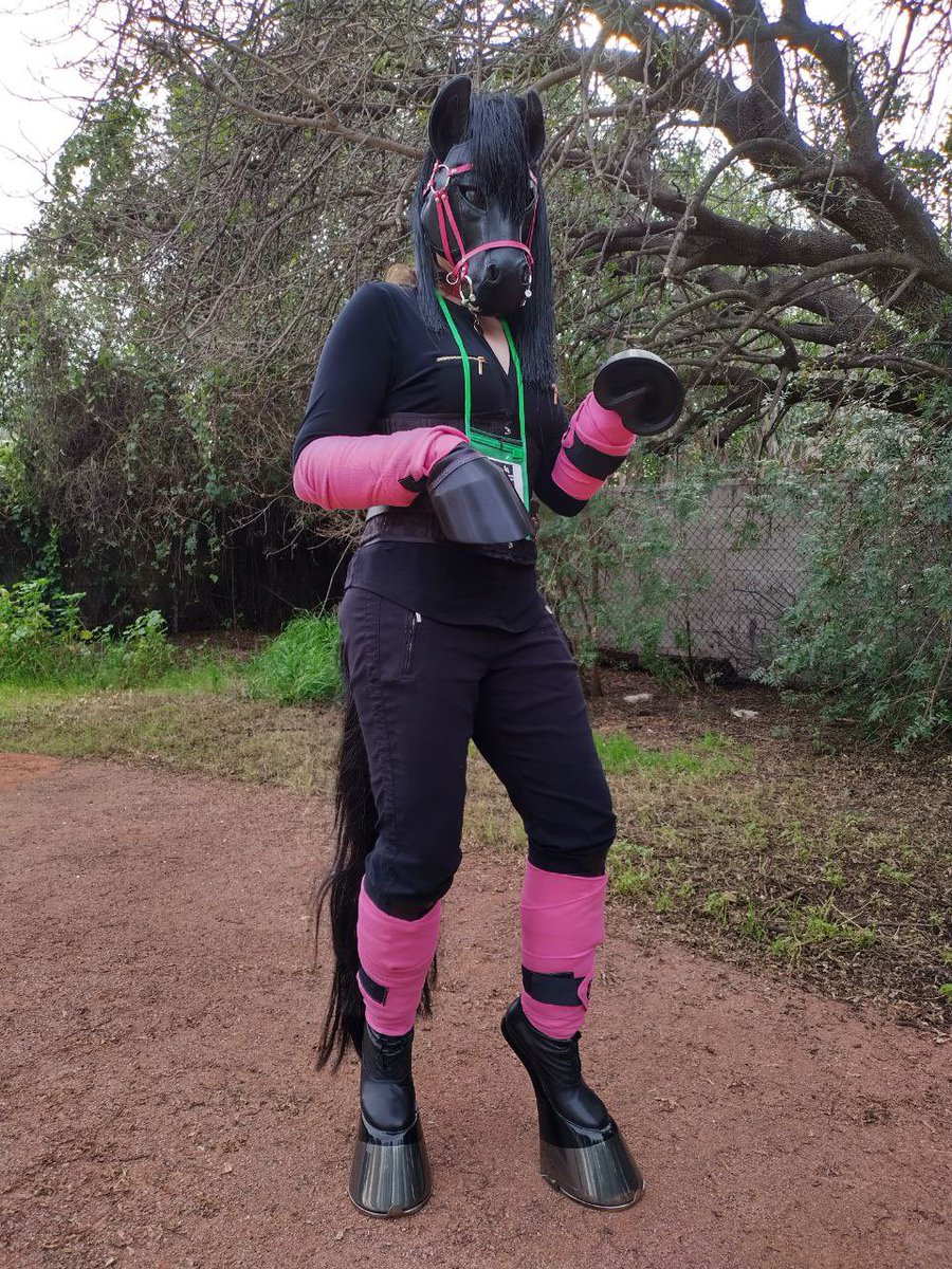 SweetiePieHorse's tweet photo. Reject your humany ways and embrace horsey ones https://t.co/XUTQkT26it