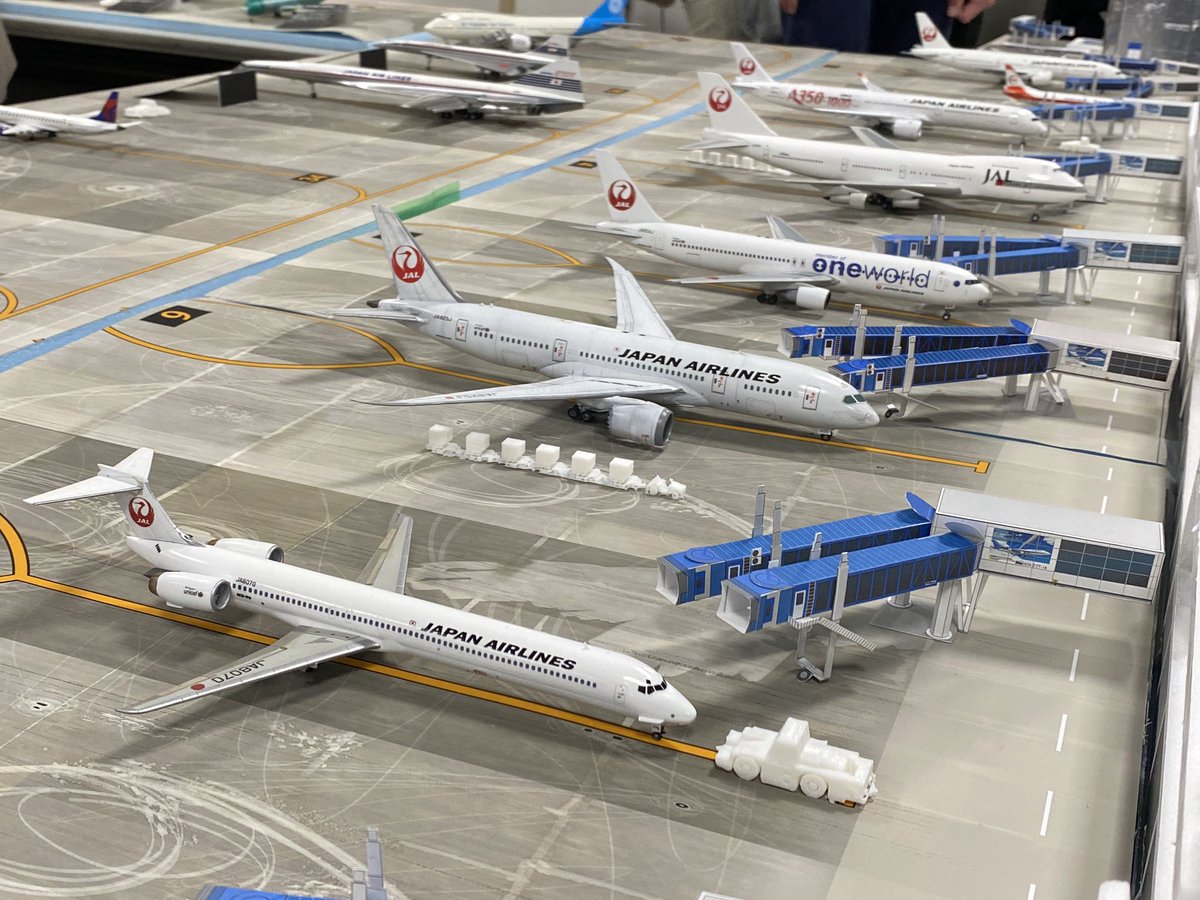 #NGOプラモ展示会24
#旅客機プラモ
今回の配置や魅せ方が素晴らしすぎてまだまだ余韻に浸っています！ターミナルから見える風景、貨物スポット、機体のディテール全てが実感的でした！