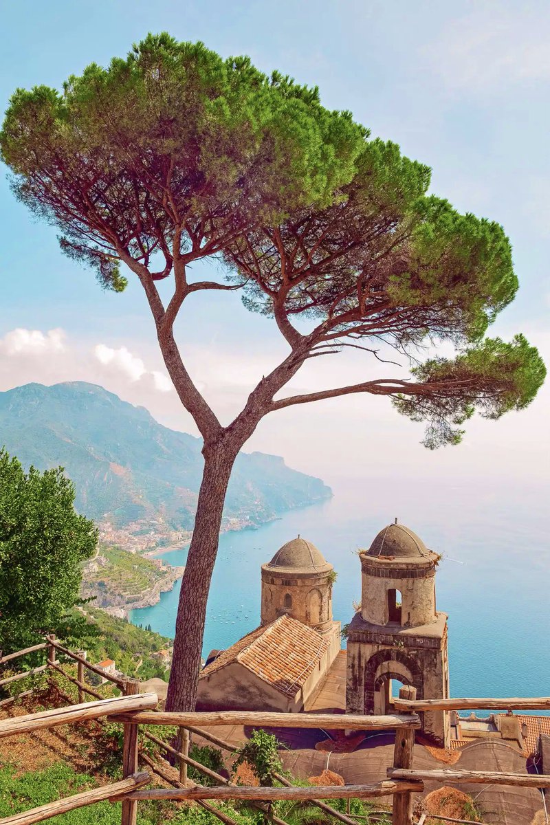 A smoll village next to Amalfi
#Ravello 
#Italia 
#salerno 
#CityOfMusic 
#AmalfiCoast 
#Wanderlust