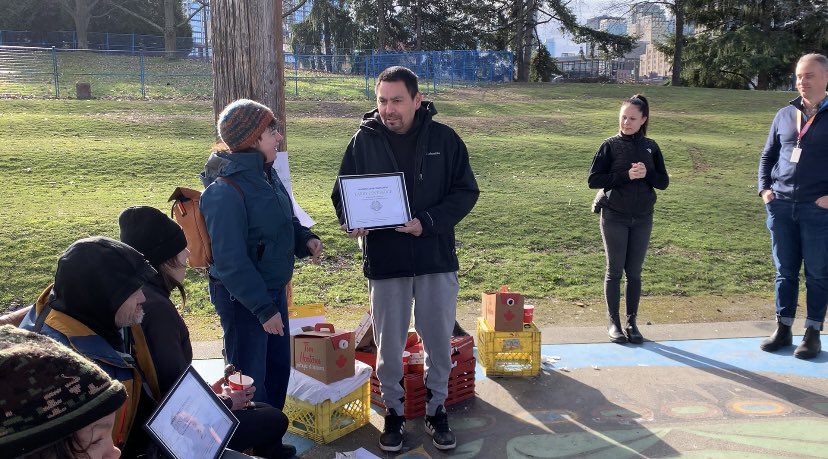 fionaeyork's tweet photo. Saving lives, learning skills. 2 CRAB 🦀 Parkians given #StreetDegree diploma by #VancouverCoastalHealth during on-site class
#overdoseresponse #communitysaves #firstresponders #peerssavelives #harmreduction
https://t.co/G6LNdiZls3
@globeandmail @CityNewsVAN @georgiastraight https://t.co/a7n8kHDxXE
