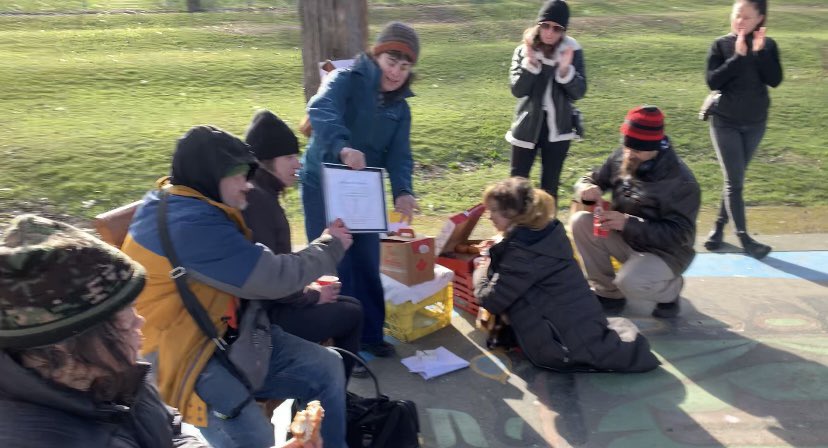 fionaeyork's tweet photo. Saving lives, learning skills. 2 CRAB 🦀 Parkians given #StreetDegree diploma by #VancouverCoastalHealth during on-site class
#overdoseresponse #communitysaves #firstresponders #peerssavelives #harmreduction
https://t.co/G6LNdiZls3
@globeandmail @CityNewsVAN @georgiastraight https://t.co/a7n8kHDxXE