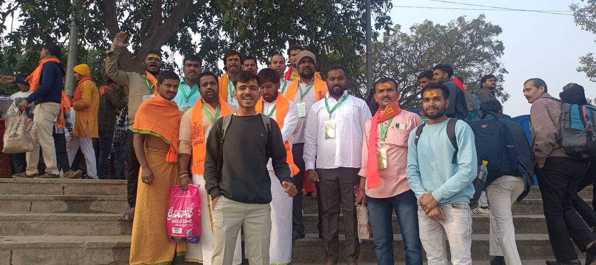 DEVENDRARAJPUTT's tweet photo. आज अयोध्या में श्री राम भगवान के दर्शन करने पहुंच गए।।
जय श्री राम 🙏
#devendrarajput https://t.co/UGEuDfp1ab