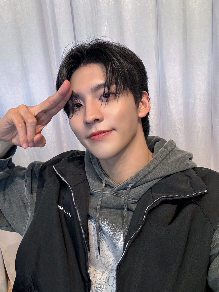 VannerOfficial's tweet photo. [#GON]

자 여깄어 삐타민 A B C❤️💛🩷

#VANNER #배너 #곤 https://t.co/yNdOHT4JpY