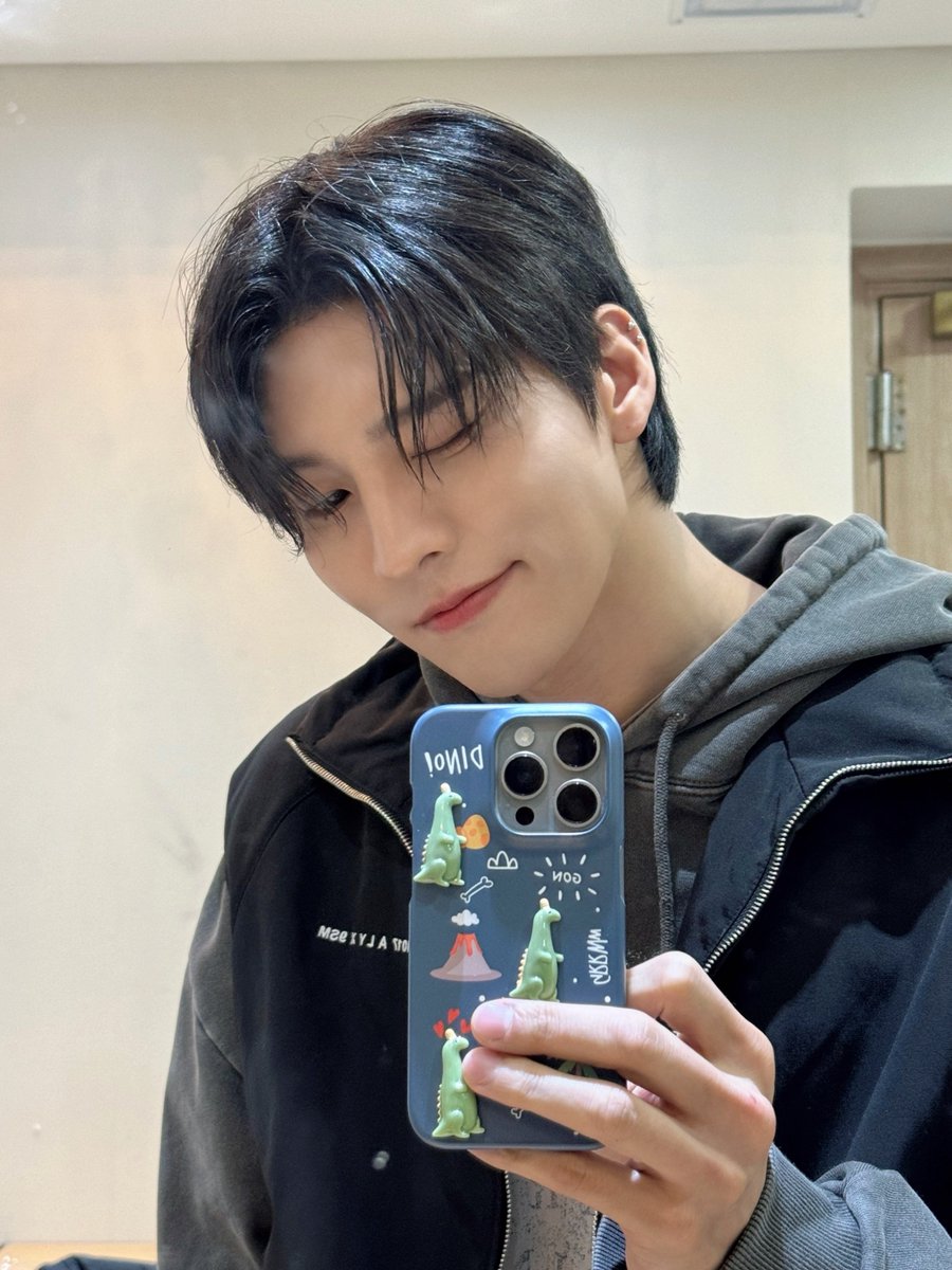 VannerOfficial's tweet photo. [#GON]

자 여깄어 삐타민 A B C❤️💛🩷

#VANNER #배너 #곤 https://t.co/yNdOHT4JpY