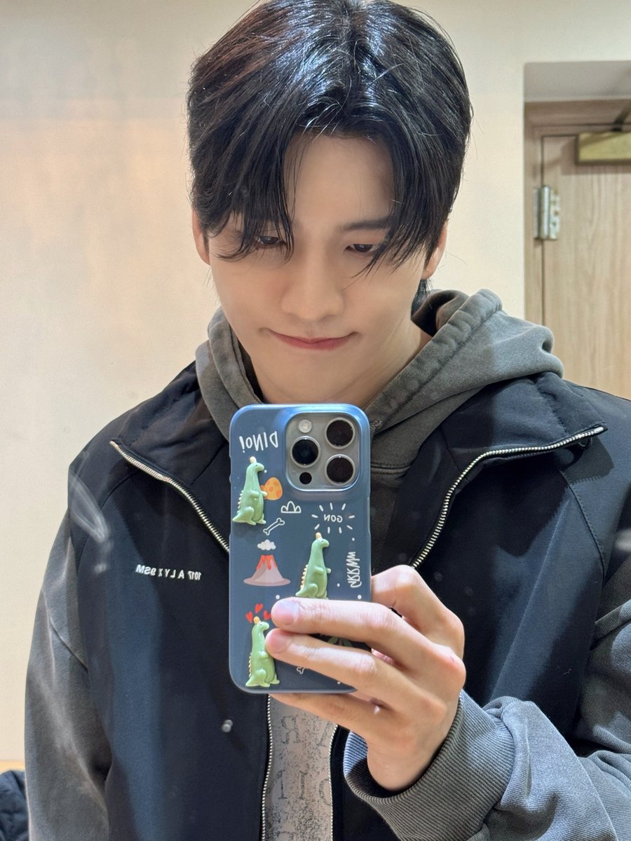 VannerOfficial's tweet photo. [#GON]

자 여깄어 삐타민 A B C❤️💛🩷

#VANNER #배너 #곤 https://t.co/yNdOHT4JpY