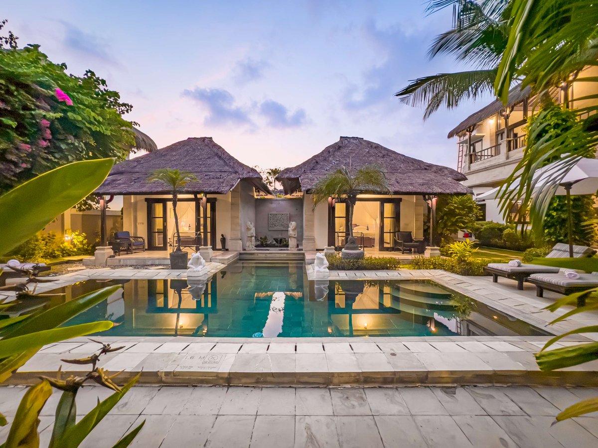 VillaBugis's tweet photo. Imagine stepping into a beautiful villa as the evening sets in, surrounded by the most perfect ambiance. That's what we offer at our beautiful Villa Arjuna!

https://t.co/X8VnZvV1RR https://t.co/GYkBVhpANg
