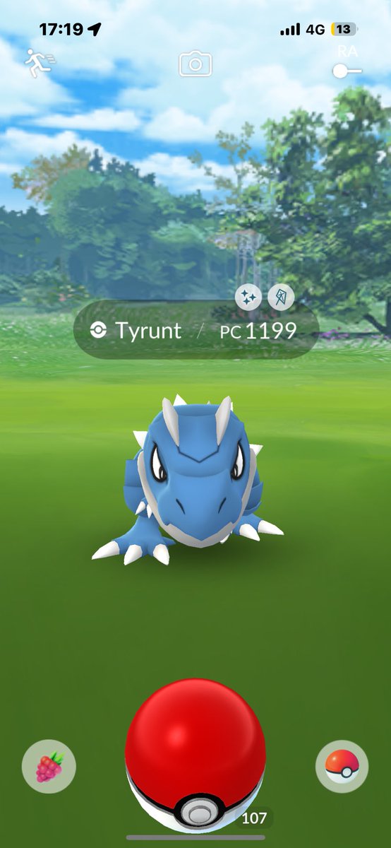Cruz270391's tweet photo. Hace rato no posteaba nada pero antes de que se acabara el evento del año nuevo chino me salió un #Tyrunt a los días un #Skitty y hoy un #Caterpie y un #Hoppip #Shiny #PokemlnGo https://t.co/n4ktBccn3P