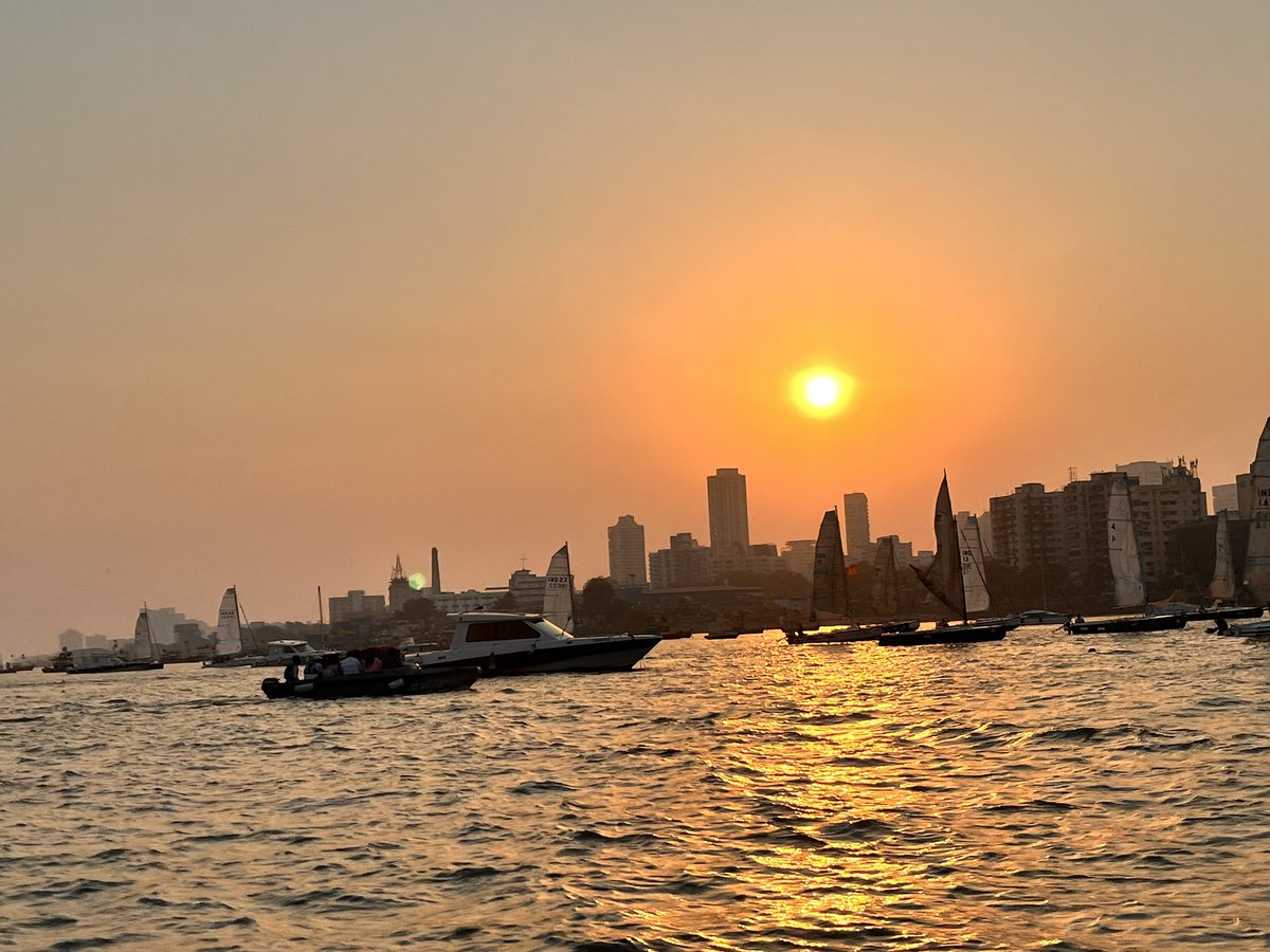 sinhapk's tweet photo. Mumbai evenings from the Sea! #photooftheday #Mumbai #sea @ThePhotoHour https://t.co/SaBGAtUzDD