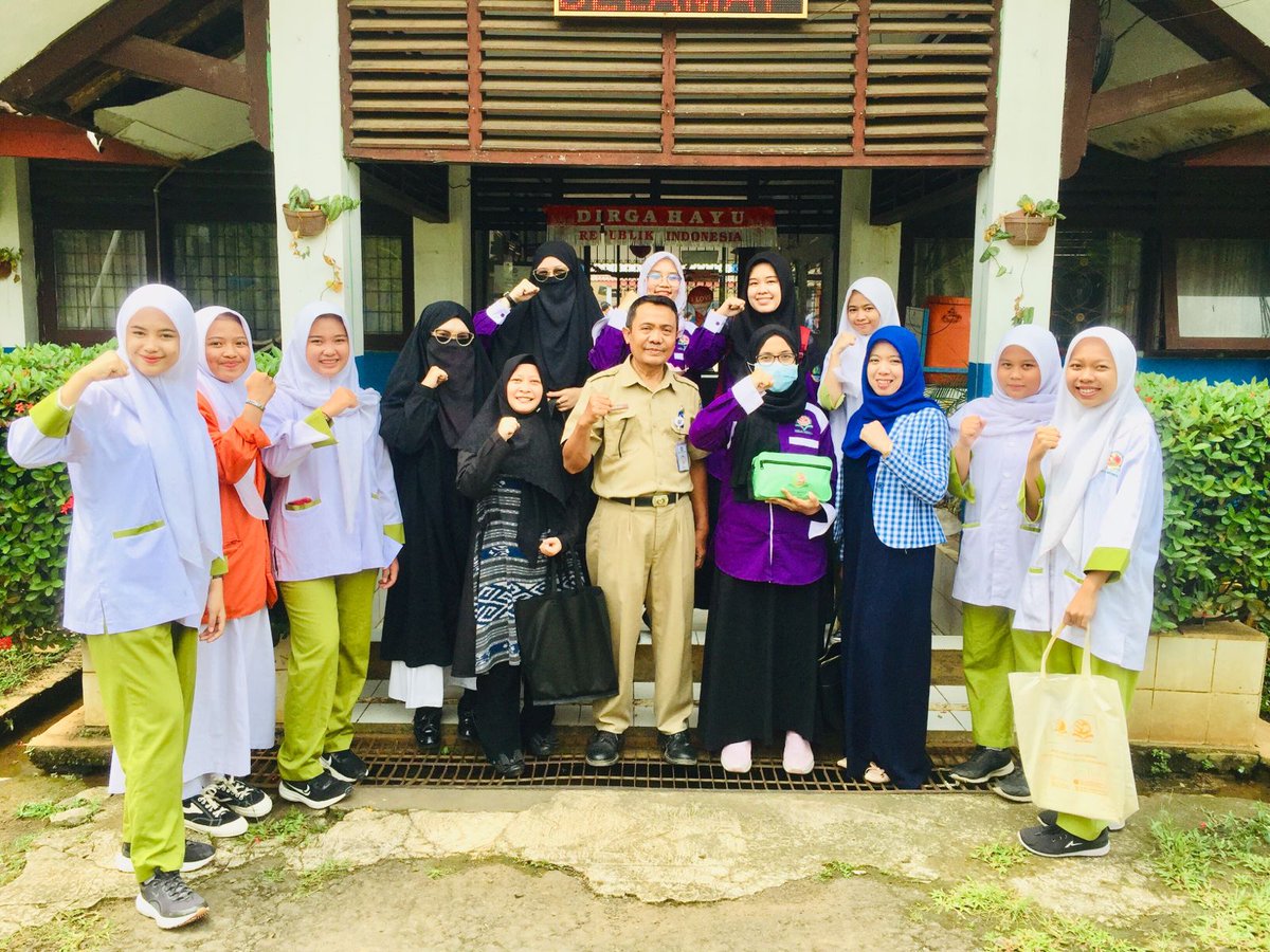 Sekolah disini aja <a href="/smkmeiliamedika/">SMK Meilia Medika</a>