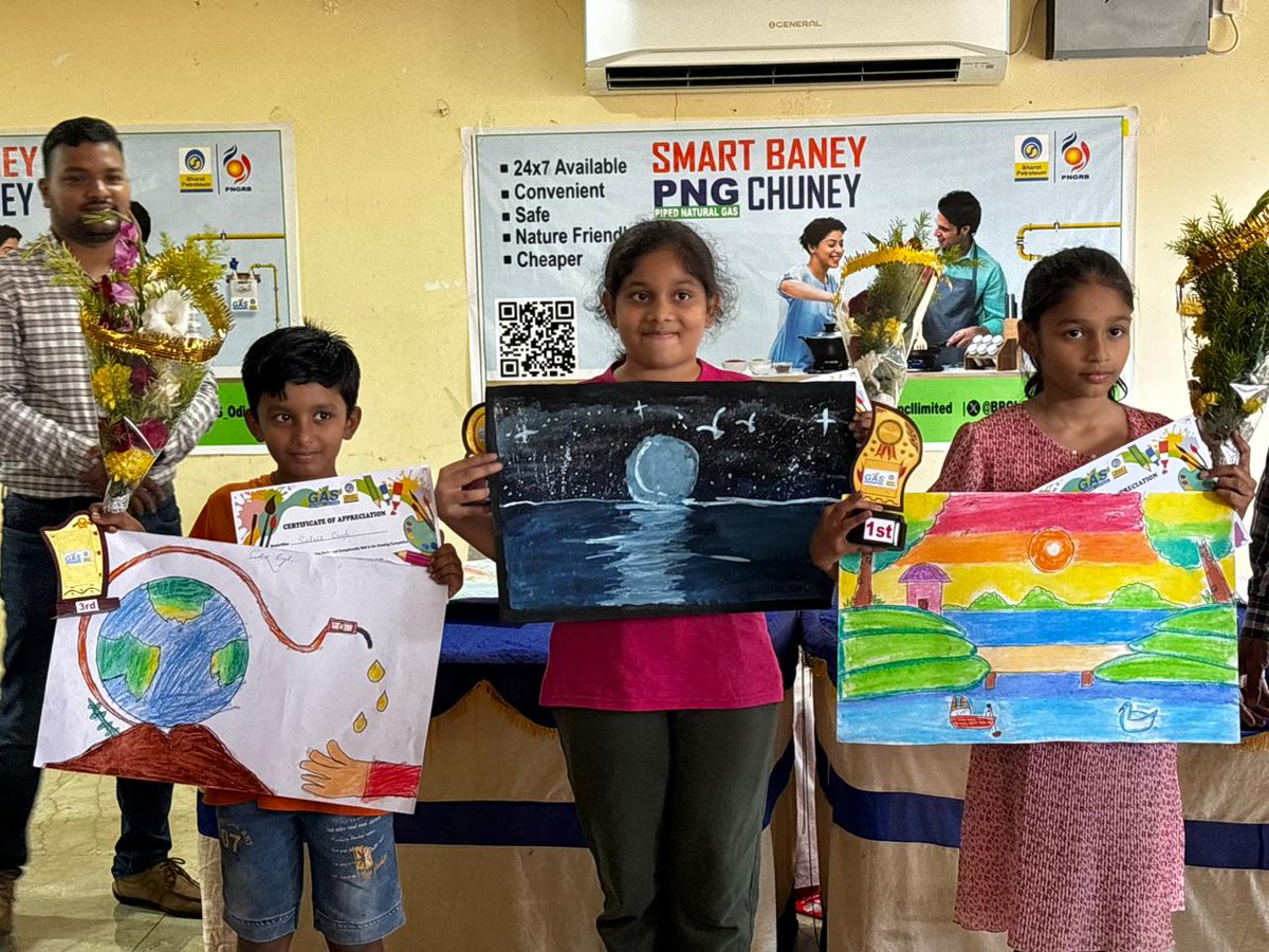 BPCLGAS_Odisha4's tweet photo. 🌟✨ Incredible turnout at Hometown Apartment, for our #DPNG awareness! 🏡💡 With over 50 attendees, we addressed queries and registered 40+ for DPNG! 📋 Plus, a fun #drawing competition for the kids added to the green spirit! 🎨 @BPCLimited @PNGRB_ @PetroleumMin  #GreenerFuture https://t.co/YgmjgTAqK7