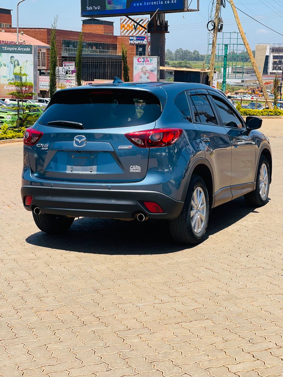 Mazda ndio zitatake over kwa barabara za Kenya,hii 2015 Cx5 iko na 86k genuine mileage,2200CC Diesel Engine, 6speed automatic, fabric interior, adaptive cruise control, reversing camera, blindspot monitoring Asking price 2.15M✅️
☎️0717515472