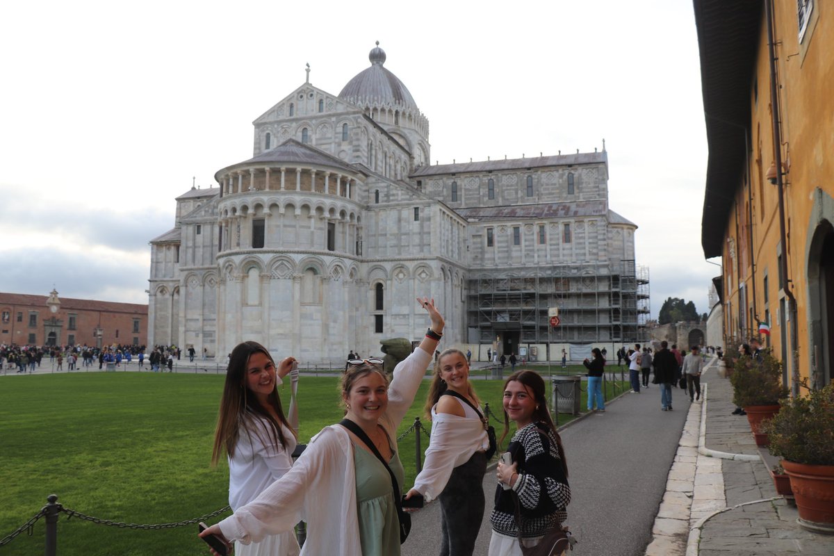 DoctorJOtto's tweet image. No trip to Pisa would be complete without the leaning tower in it. #monomoyInItaly #monomoy @MonomoySchools @MonomoyLatin @miss_lee_shark
@cranberryteam @MonomoyMelinda @mrhsvpa