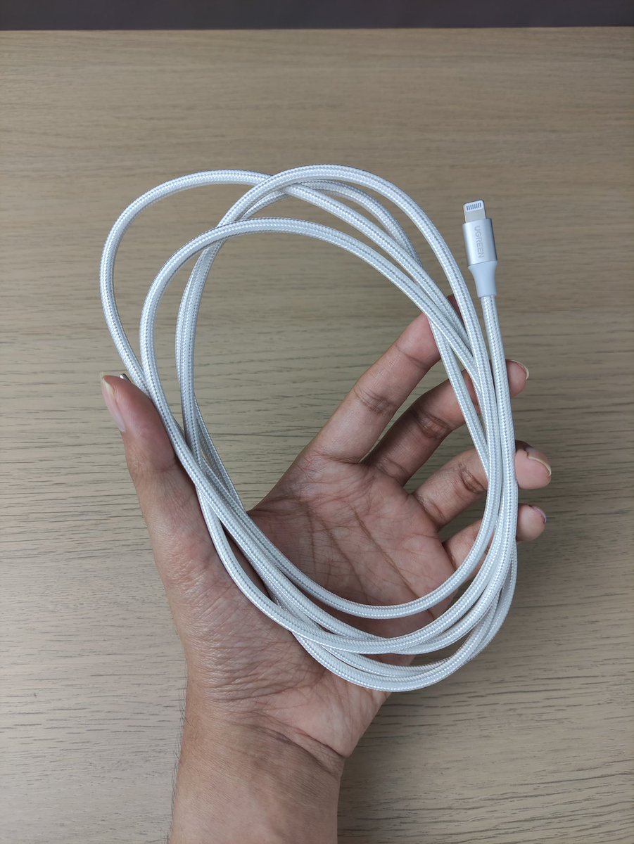 iqqqbalmu's tweet photo. Daripada beli kabel casan iPhone dari appIe seharga 450 ribu, mending beli ini.

Pake ini banyak yg bilang gak cepet bikin battery healt turun, bisa buat fast charging juga , panjangnya ada yg 1 &amp; 2 meter.

Udah MFi-Certified juga, jadi udah pasti aman buat ngecas produk apple. https://t.co/IZwA4ummua