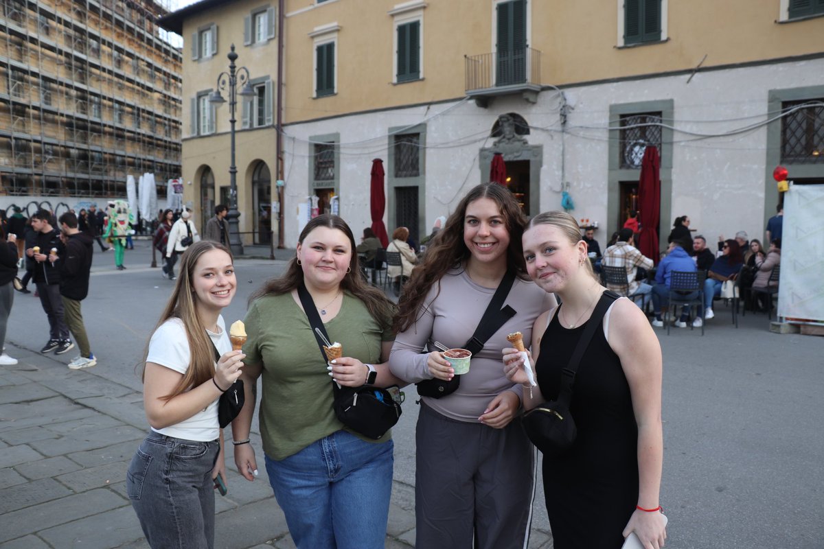 DoctorJOtto's tweet image. Walking around the Piazza del Duomo. #monomoyInItaly #monomoy @MonomoySchools @MonomoyLatin @miss_lee_shark
@cranberryteam @MonomoyMelinda @mrhsvpa