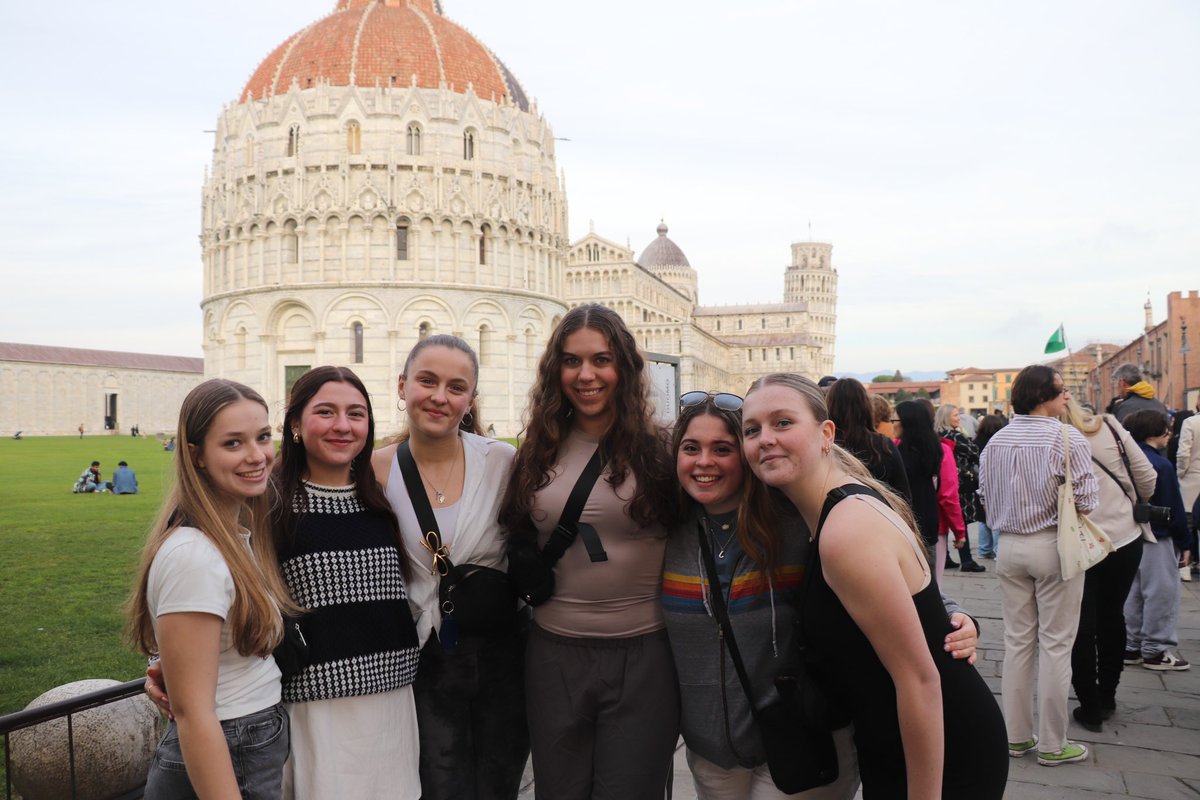 DoctorJOtto's tweet image. Walking around the Piazza del Duomo. #monomoyInItaly #monomoy @MonomoySchools @MonomoyLatin @miss_lee_shark
@cranberryteam @MonomoyMelinda @mrhsvpa