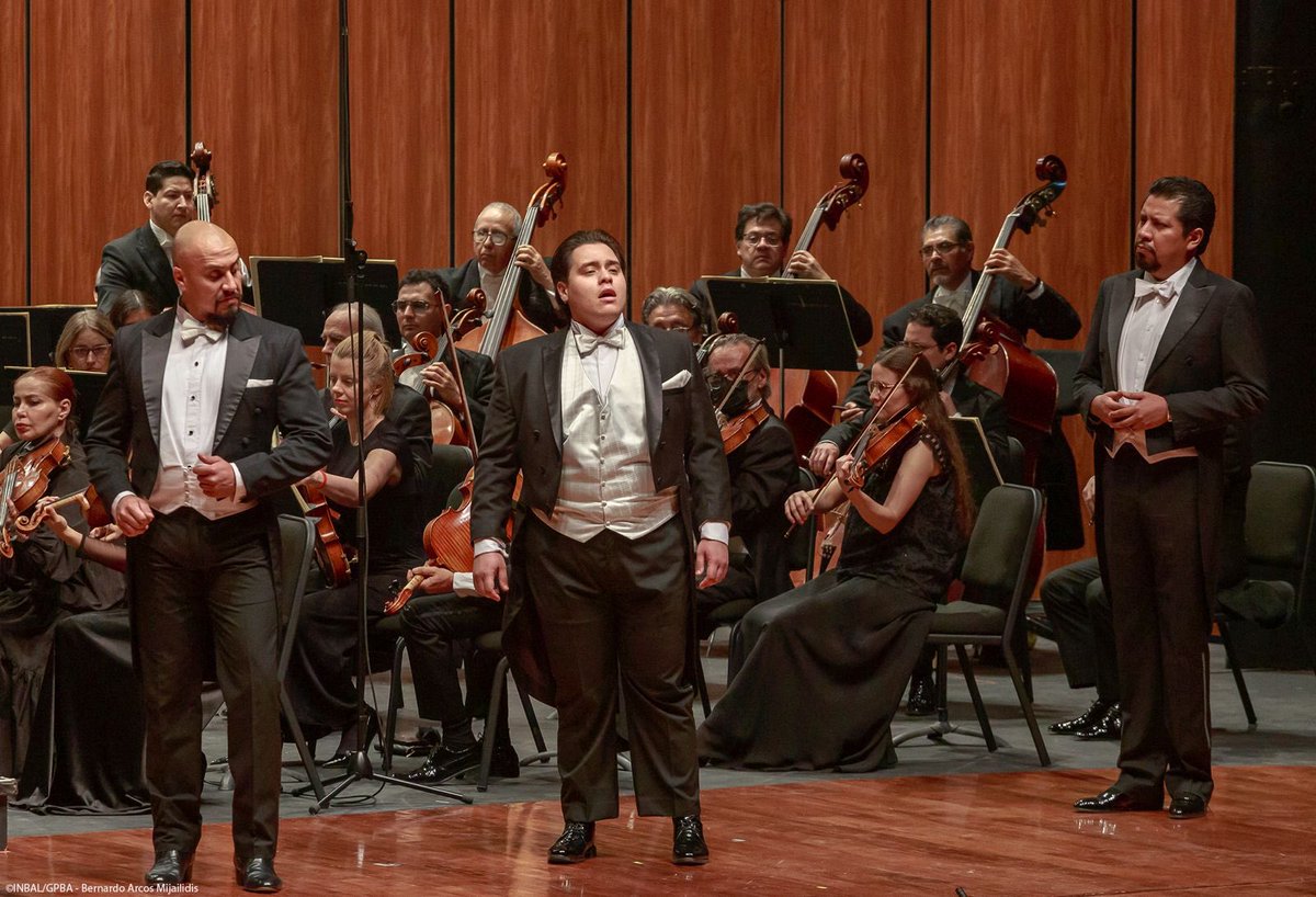 PalacioOficial's tweet photo. En este concierto conmemorativo  participaron integrantes de todas las generaciones del Estudio, acompañados de la #OTBA, con la dirección de @ivanlopezr_dir y de Rodrigo Cadet, al frente del @ctba_inbal. (4) https://t.co/W2WfrlRLBh