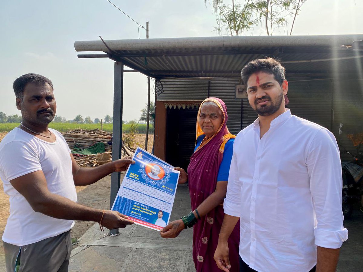 dhruv_jatti's tweet photo. Recalling my favourite moments from the 2024 New Year Calendar 📅 distribution in #Terdal
Key takeaways:
👉 4,000 free calendars distributed over January & February. Resurrecting the old connections that people had with my family.
👉 Every time I visit somebody’s home, I learn something new about my great grandfather Sri. BD Jatti’s contribution to their village.