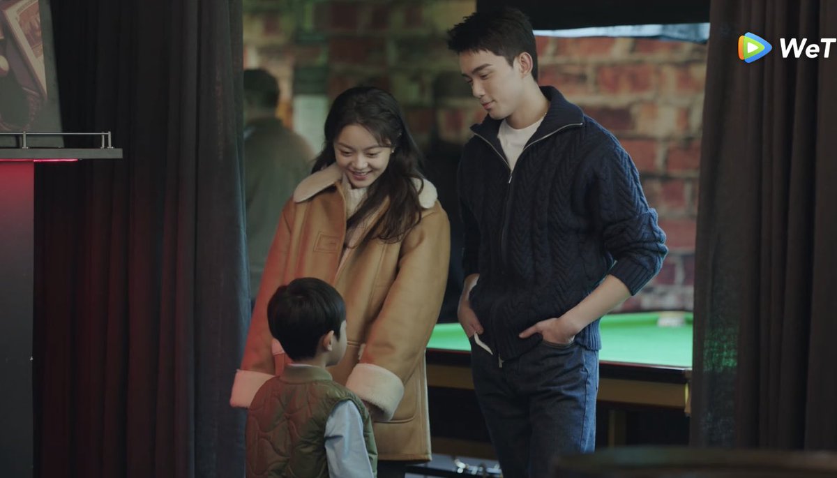 LusiChengYao's tweet photo. ในนิยายพี่หลินกับน้องกั่วมีลูกสาวด้วยกัน1คน เป็นคู่ปรับกับลูกเจียงหยาง🤣 เจอหน้ากันทีไรท้าแข่งสนุกกันตลอด ตีกันเรื่องพ่อของใครเก่งกว่ากัน ไว้เดี๋ยวจะมาเล่าให้ฟัง บอกเลยบังเทิงมากก ลูกสาวได้นิสัยพ่อมาแบบ100% อายุแค่5ขวบแค่ปากแจ๋วสุดๆ5555555 #ลมหนาวและสองเรา #AmidstaSnowstormofLove https://t.co/z44NQ9Cntn