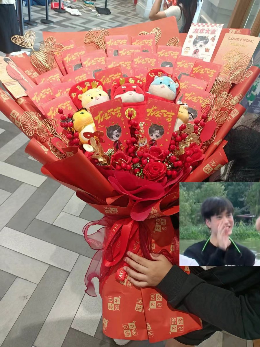 Our red envelope bouquet has been delivered to today's event venue.

#Gemini_NT | #เจมีไนน์โฟร์ท 
#happychinesenewyear2024