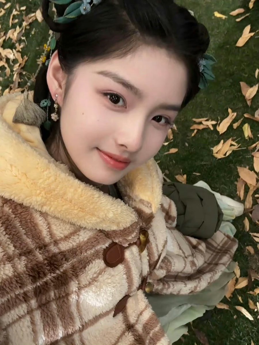 dramapotatoe's tweet photo. #AiMi shares new snaps as she wraps filming for xianxia drama #仙台有树 https://t.co/x5q7fYYYwR
