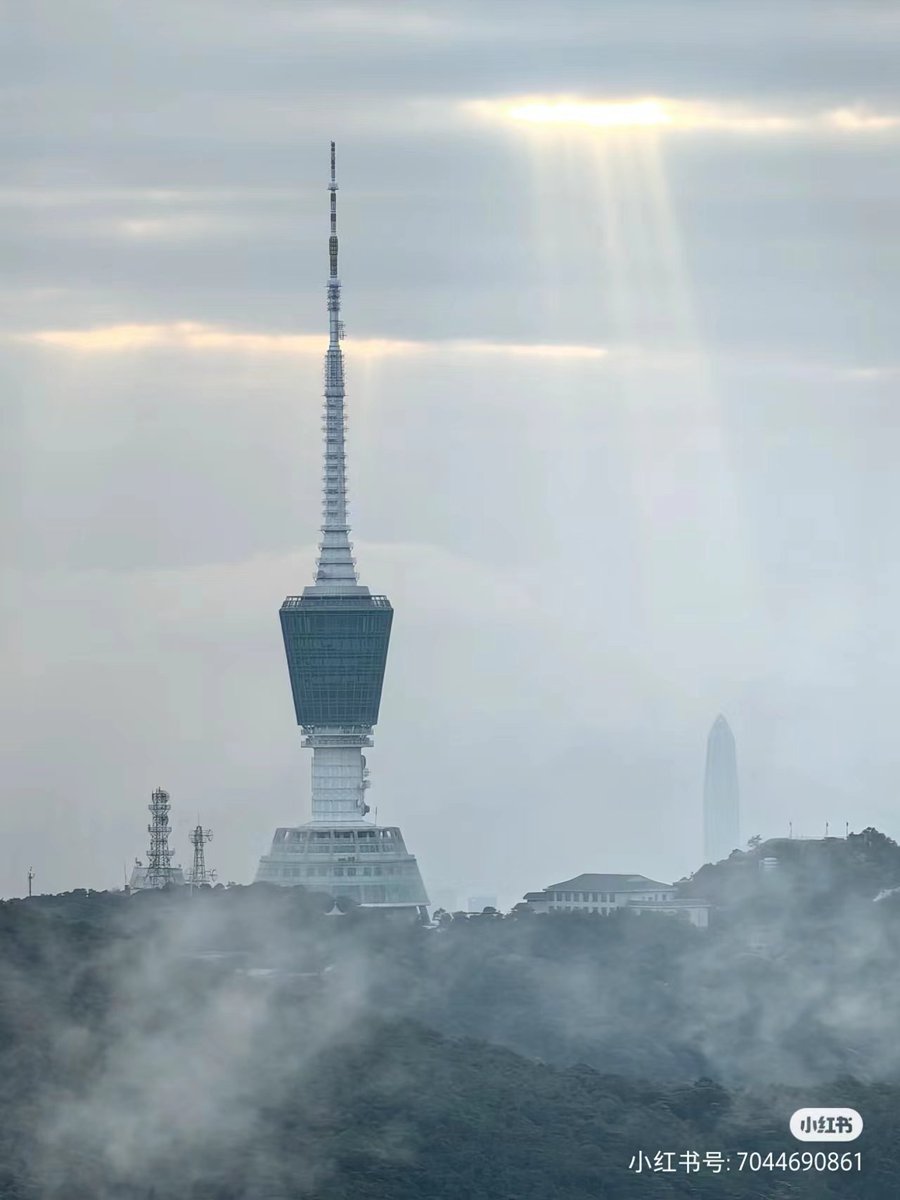 ShenzhenCity's tweet photo. Nice pic of Wutong mountain antenna tower with Pingan Finance building in the back.
#shenzhen #china #skyscraper #cityscape #guangdong #hongkong #pearlriverdelta #greaterbayarea #kpf #megatall #supertall #lookingup #dezeen #archdaily #skyline #urban https://t.co/SbJRYbPuU2