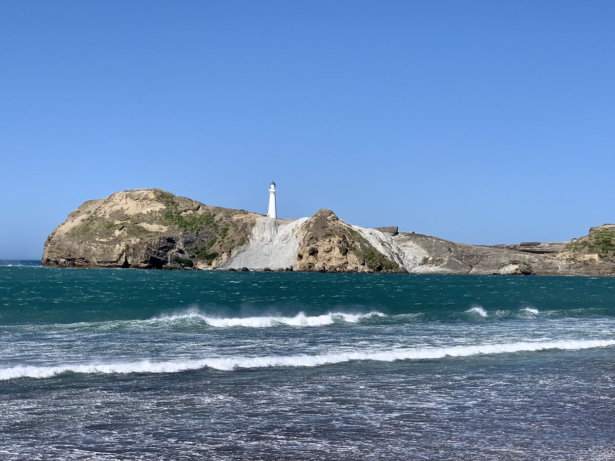 BirdieBangkok's tweet photo. Glorious drive to windswept Castlepoint today. Stunning outlook over the Pacific followed by a nice cold beer in a very local pub. 😁#CastlePointLighthouse https://t.co/uWyyDmFpOL