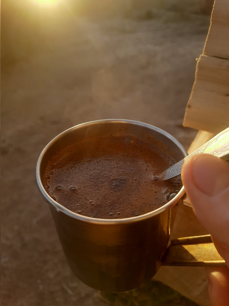 Морнінґ шановне еврібаді ✌️. Майте вдалий день та запашну каву ☕️. Всім 4.5.0. Окупантам смерть! Бережіть себе та своїх любих 💙💛