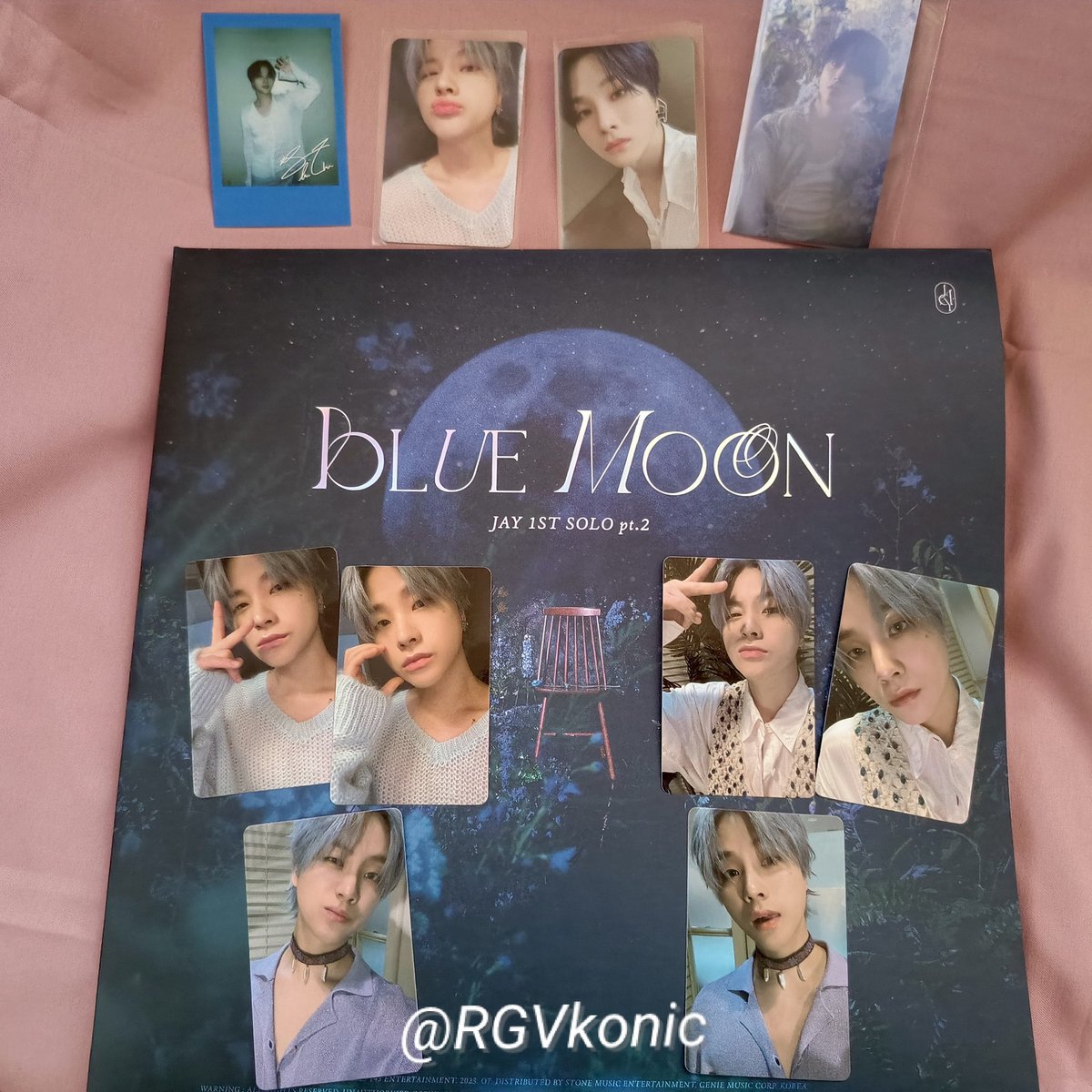 RGVkonic's tweet photo. This came home 2 days ago pero ngayon ko lang ipost..

Thank you so much @kselect_ph2 for making my wishes come true! 🙏🏻

Alam kong hindi ako makapunta sa concert last year, kaya dito ko nalang nilagay pera ko, and it's worth it! ANG GWAPOOO SOBRAAAAA TINDI PA NG INCLUSIONS 💙 /1 https://t.co/sqxh6exLwO