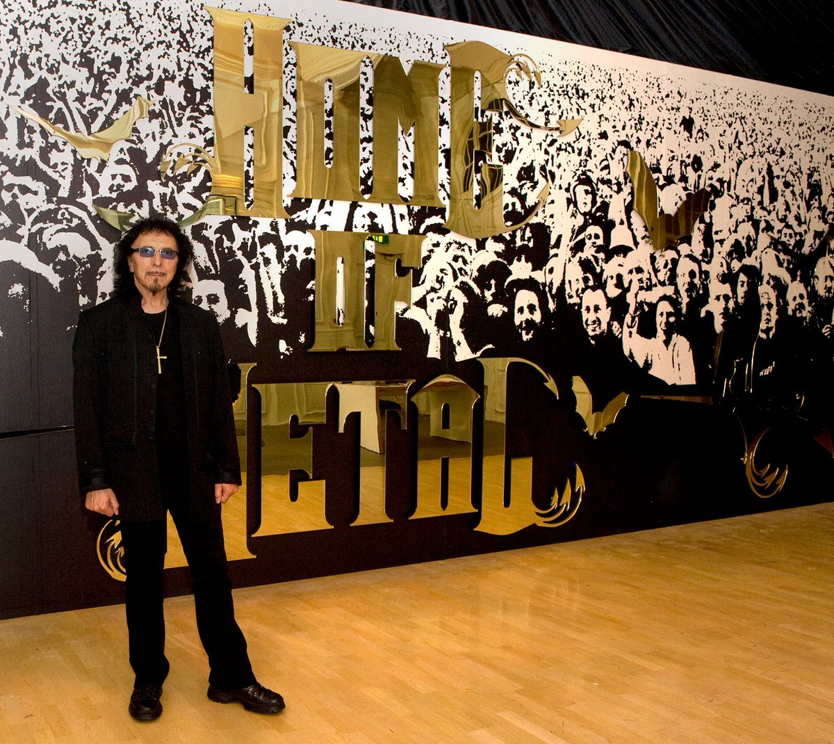 Praise Iommi! Happy Birthday to the Master of the Riff
<a href="/tonyiommi/">Tony Iommi</a>  who was born on this day in #Birmingham in 1948 
76 years young!!!
We thank him for his unwavering support of <a href="/homeofmetaluk/">Home Of Metal</a> over the years 🖤💜🖤