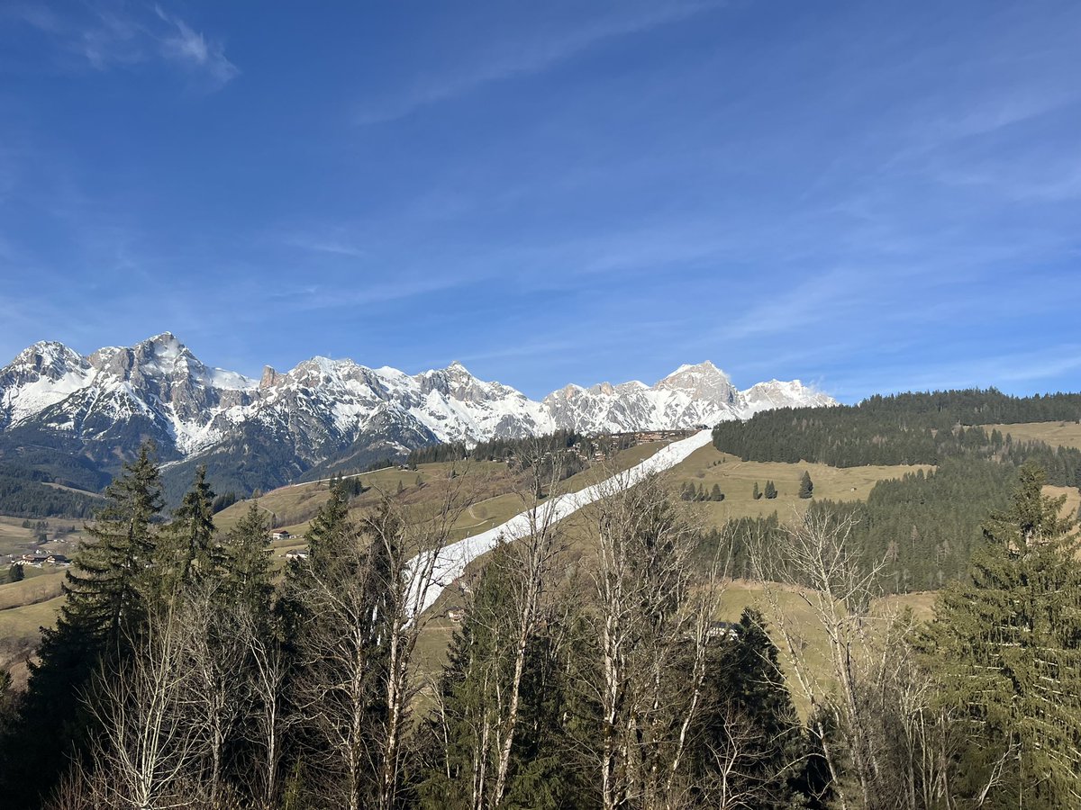 Ellebelles1's tweet photo. Beautiful day yesterday but not so good ski conditions. Good to be off work though ⛷️ we have ☔️ today #MariaAlm 🇦🇹 https://t.co/rMUwIAk9aU