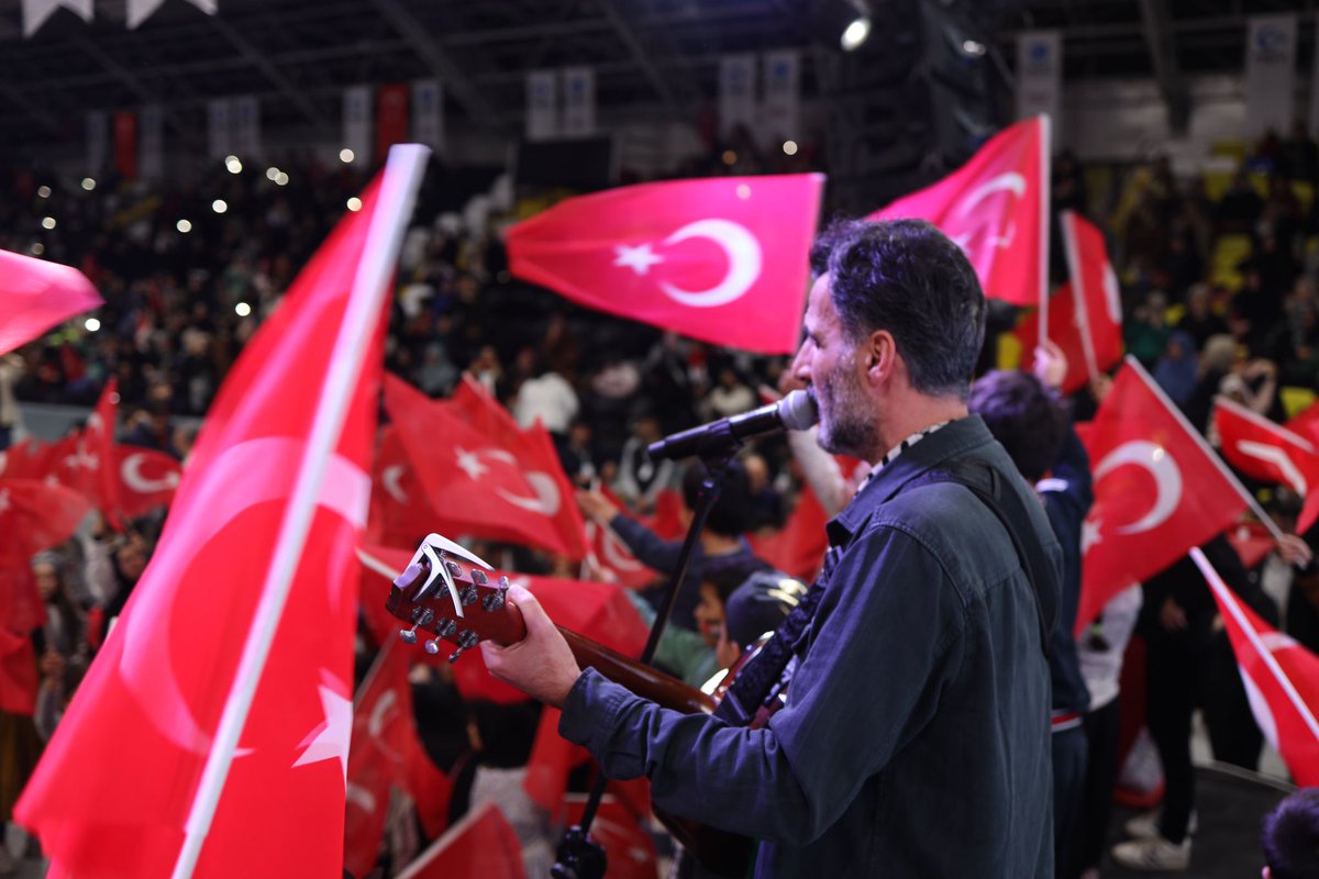 agdorgtr's tweet photo. 🌹Şehitler Gecesi

"Kanın cemre gibi toprağa düşmüş, şehadet yolunun ufkunda mısın?"

📍Mersin

#KalkveUyar
#ŞehitlerGecesi
#ŞubatŞehadettir https://t.co/lvmcmygqUp