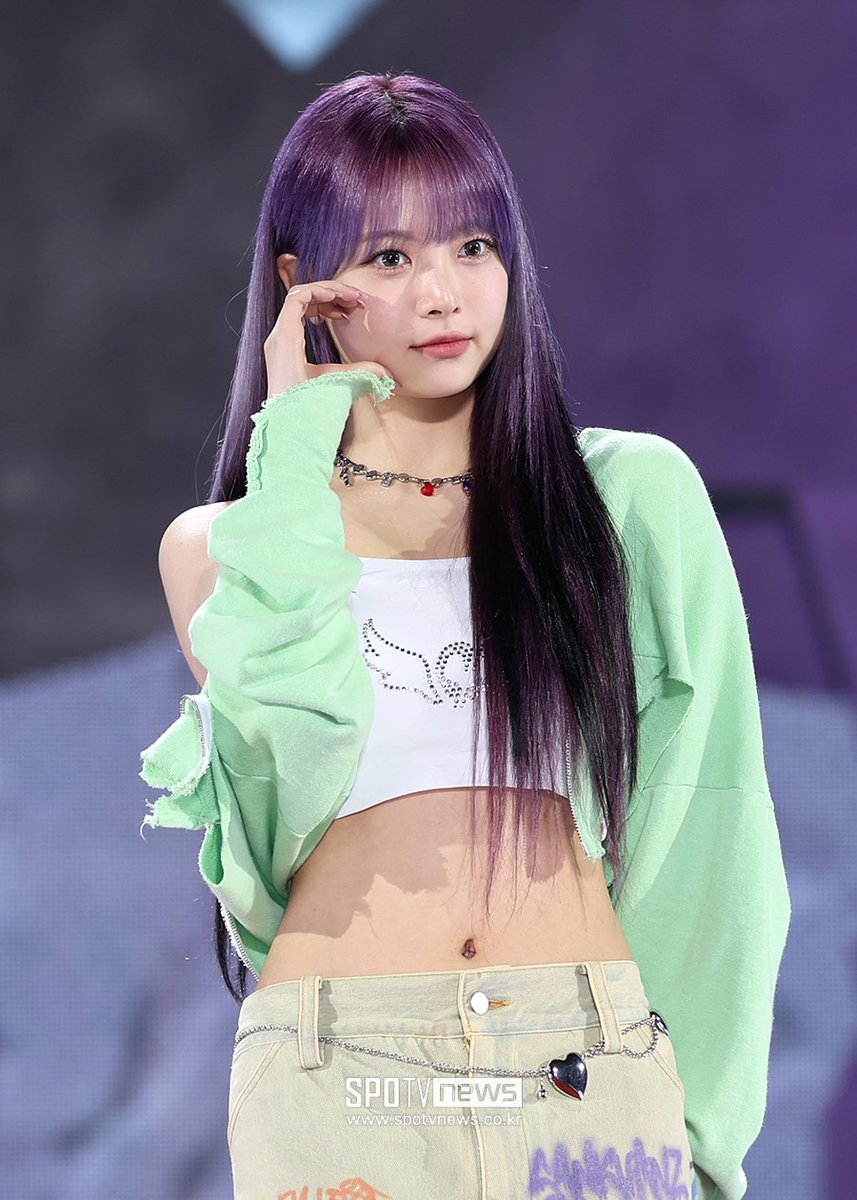 EASY> Comeback Showcase Press Conference #LE_SSERAFIM #HONGEUNCHAE