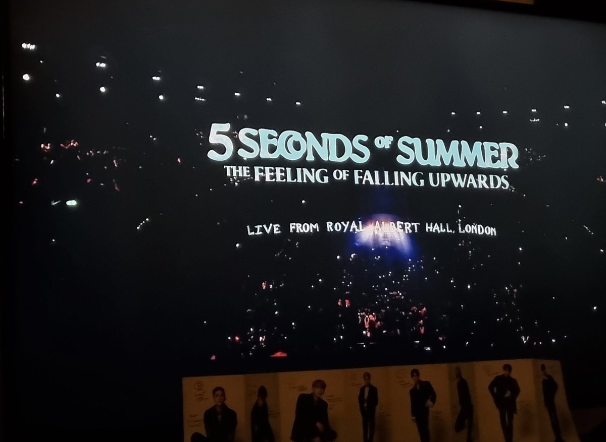 aklvsch's tweet photo. nunca es tarde para ver el the feeling of falling upwards de 5sos https://t.co/MzIm3MvF0N