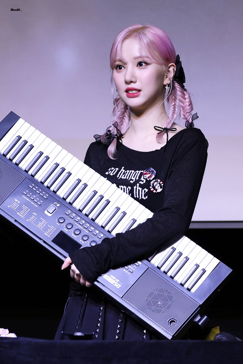 HUDF530's tweet photo. #은하 #비비지 #EUNHA #VIVIZ https://t.co/A4NZW8w2AV