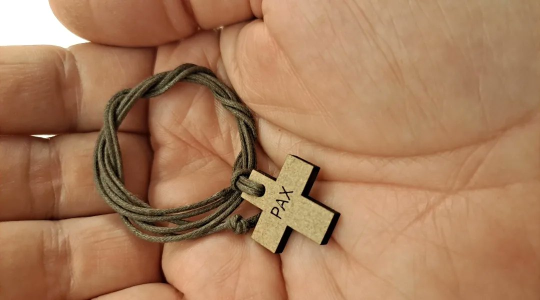 edsala62's tweet photo. 2.000 joves van pregar per la pau a #TerraSanta a #SentLaCreu.
"La pau solament serà possible si jueus, musulmans i cristians deixen de veure's a sí mateixos com a l'única víctima del conflicte i empatitzen amb el dolor de l'altre (cardenal Pizzaballa, patriarca de Jerusalem) https://t.co/eKhEBAnIw8