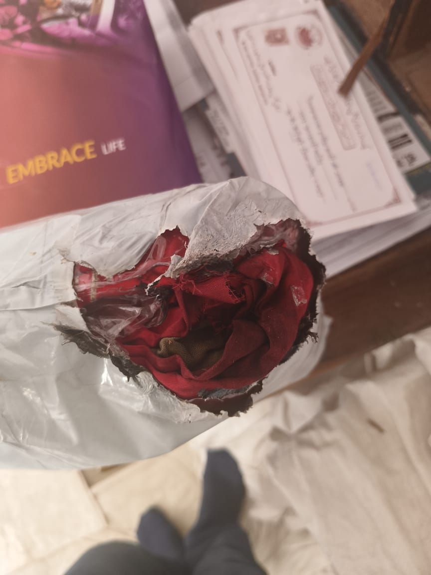 VatanDagar's tweet photo. @AmritMahotsav @IndiaPostOffice @PMOIndia @PIB_India @MinOfCultureGoI @AshwiniVaishnaw @kishanreddybjp @arjunrammeghwal @M_Lekhi @mygovindia @IndiaPostOffice @अश्विनीवैष्णव @devusinh जी ये पार्सल है जो की जला दिया है https://t.co/K6kjDWVc4t