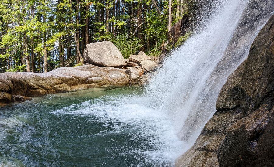 InLoveWithBC1's tweet photo. Which Shannon Falls Hike Is For You? https://t.co/4txy8Pf25j 
#squamish #seatoskyhighway #BritishColumbia #ttot https://t.co/LpVzNcMomj