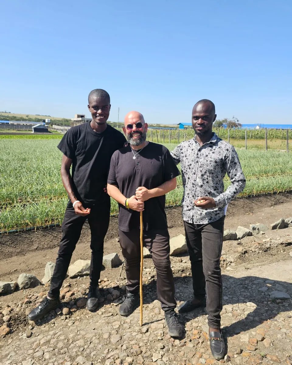 GiladMillo's tweet photo. Mapoz after training our new farmers #OleRaha 🧄🧄 #garlicfarming https://t.co/Cbmi13Ep9O
